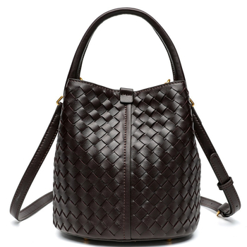 PU чанта кофа, градски минималистичен стил, клапанно отваряне, единична презрамка, вътрешен джоб за телефон, мек корпус