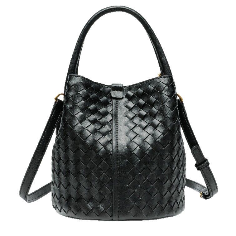 PU чанта кофа, градски минималистичен стил, клапанно отваряне, единична презрамка, вътрешен джоб за телефон, мек корпус