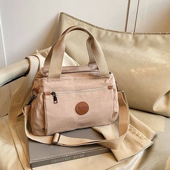 Нейлонова чанта за рамо с множество джобове, релефни букви, цип за отваряне, вътрешен джоб с цип