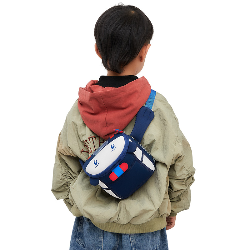 Almost a Bear dječja pojasna/crossbody torba s anime uzorkom, unisex, 1 remen, dišuća, materijal: diving cloth, podstava: poliester, proljeće 2023