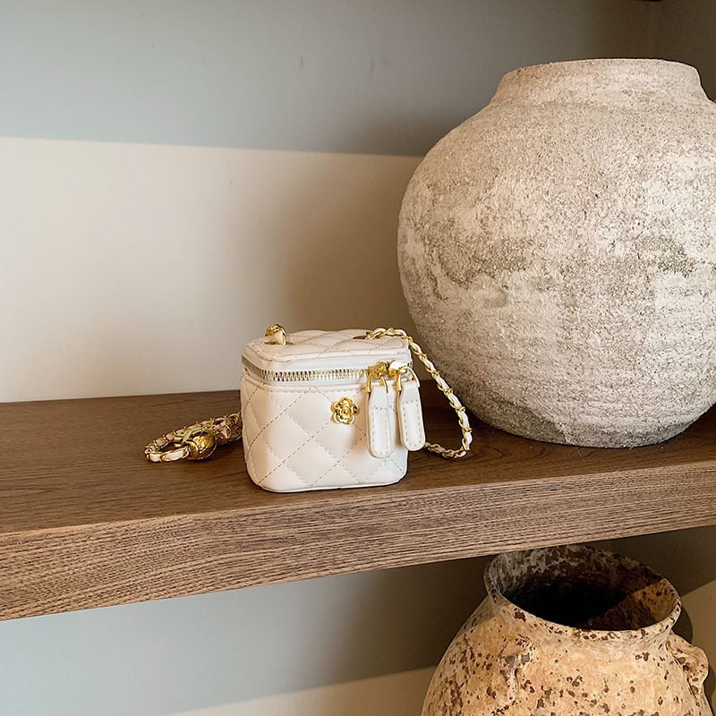 Gyerekeknek tervezett mini crossbody táska kamellia motívummal, állítható vállpánt, PU anyag, rendkívül könnyű, box-stílus