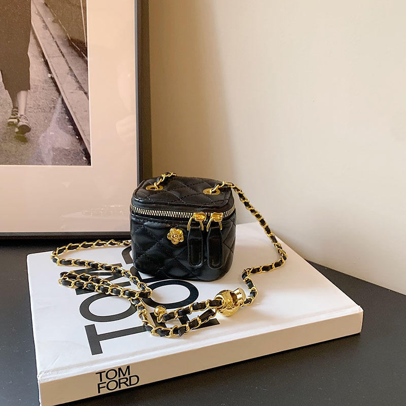 Gyerekeknek tervezett mini crossbody táska kamellia motívummal, állítható vállpánt, PU anyag, rendkívül könnyű, box-stílus