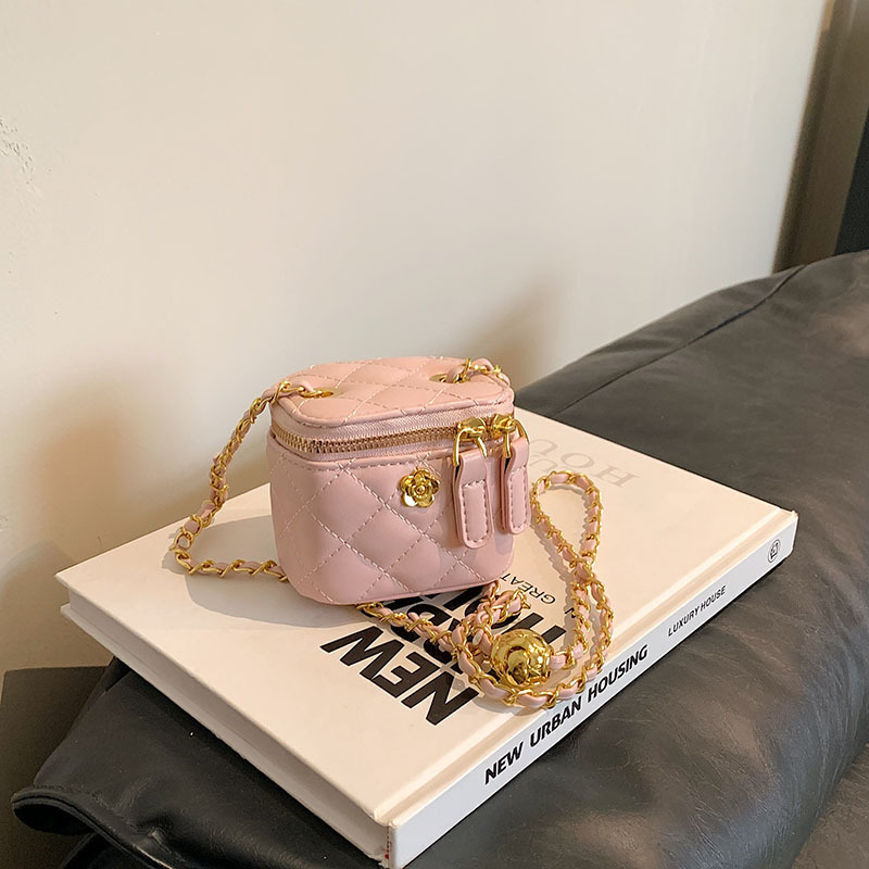 Gyerekeknek tervezett mini crossbody táska kamellia motívummal, állítható vállpánt, PU anyag, rendkívül könnyű, box-stílus