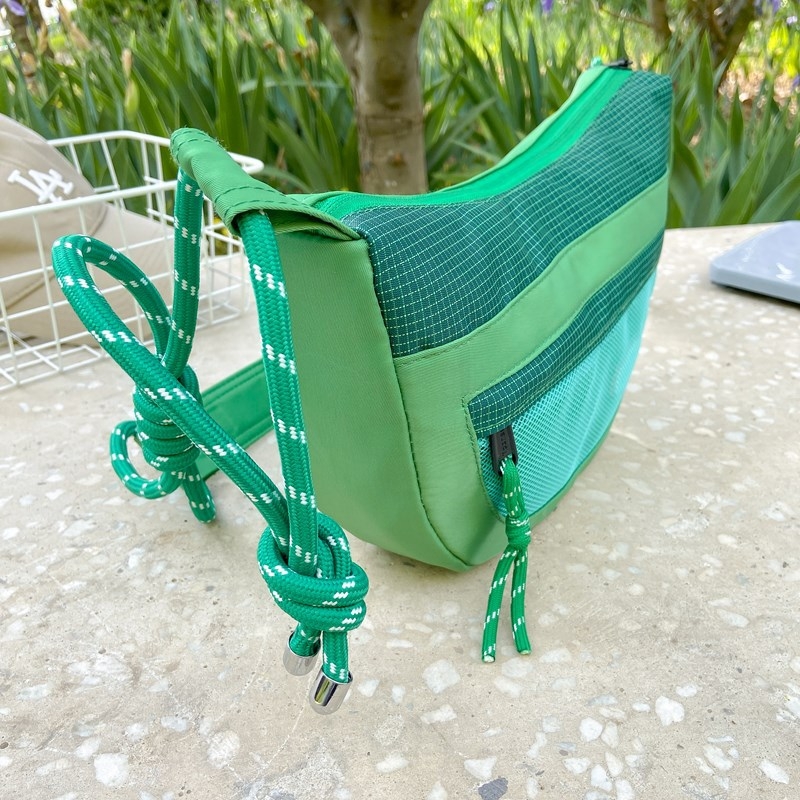Dječja nylon Crossbody torba – unisex, za vrtić, polukružnog oblika dumpling stila, šavni uzorak, podstava od poliestera, svakodnevna uporaba, proljeće 2025