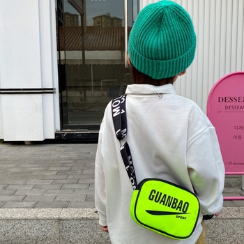 Geantă de umăr pentru copii cu logo de litere – design crossbody jucăuș, culoare solidă (Material: Nylon; Captușeală: Poliester; Vârstă potrivită: Grădiniță; Stil: Drăguț; Model: Culoare solidă)