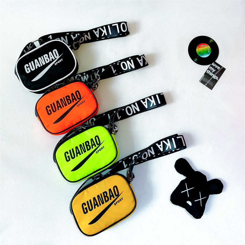 Geantă de umăr pentru copii cu logo de litere – design crossbody jucăuș, culoare solidă (Material: Nylon; Captușeală: Poliester; Vârstă potrivită: Grădiniță; Stil: Drăguț; Model: Culoare solidă)