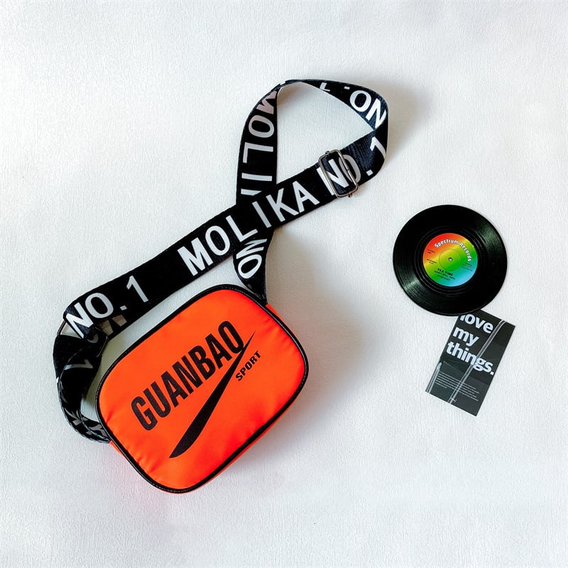 Geantă de umăr pentru copii cu logo de litere – design crossbody jucăuș, culoare solidă (Material: Nylon; Captușeală: Poliester; Vârstă potrivită: Grădiniță; Stil: Drăguț; Model: Culoare solidă)