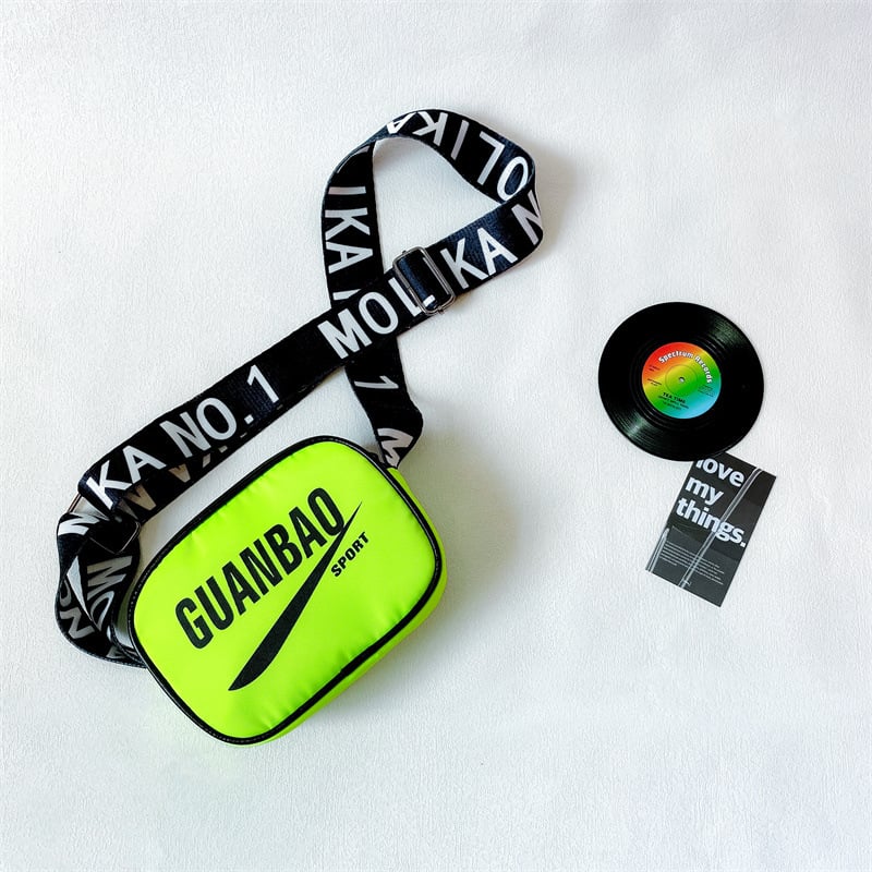 Geantă de umăr pentru copii cu logo de litere – design crossbody jucăuș, culoare solidă (Material: Nylon; Captușeală: Poliester; Vârstă potrivită: Grădiniță; Stil: Drăguț; Model: Culoare solidă)