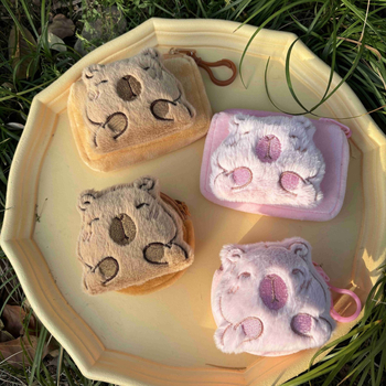 Kapibara plišani novčanik za kovance - sladak crtani dizajn, unisex, materijal pliš, bez podstave, s karabinom za kačenje