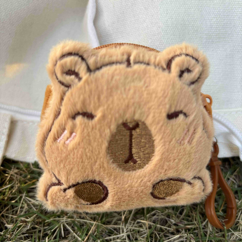 Kapibara plišani novčanik za kovance - sladak crtani dizajn, unisex, materijal pliš, bez podstave, s karabinom za kačenje