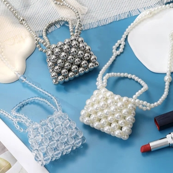 Плетена детска чанта за рамо с перлени акценти, акрилна, хоризонтална квадратна форма, вътрешно отделение с цип, без подплата, две презрамки, пролет 2024