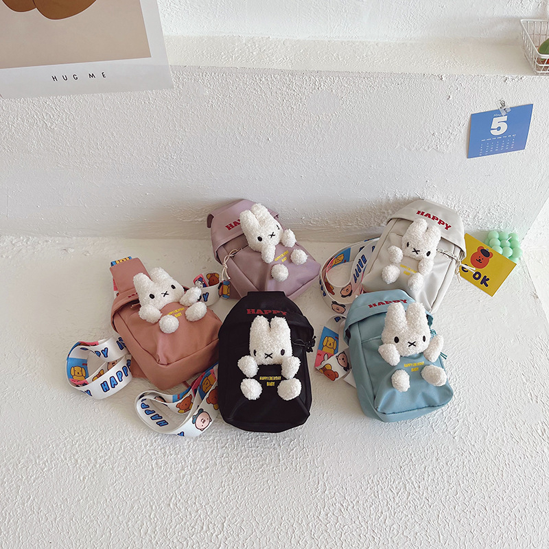 Puha plüssnyuszi gyerekeknek kereszt-body táska, széles vállpánttal, kanvas anyag, poliészter bélés, egyszínű dizájn, modern stílus