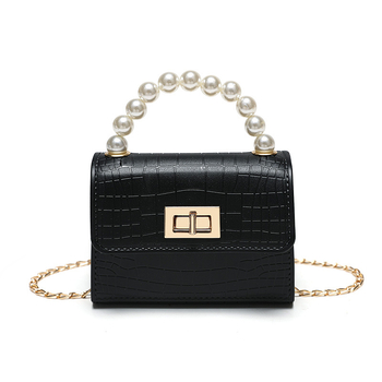 PVC Jelly Pack чанта – хоризонтално квадратна форма; без подплата; закопчване с брава; материал: PVC; стил: Jelly Pack