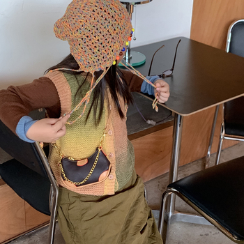 Djevojačka mini crossbody torbica, PU materijal, uzorak slova, podstava od poliester, prozračna i otporna