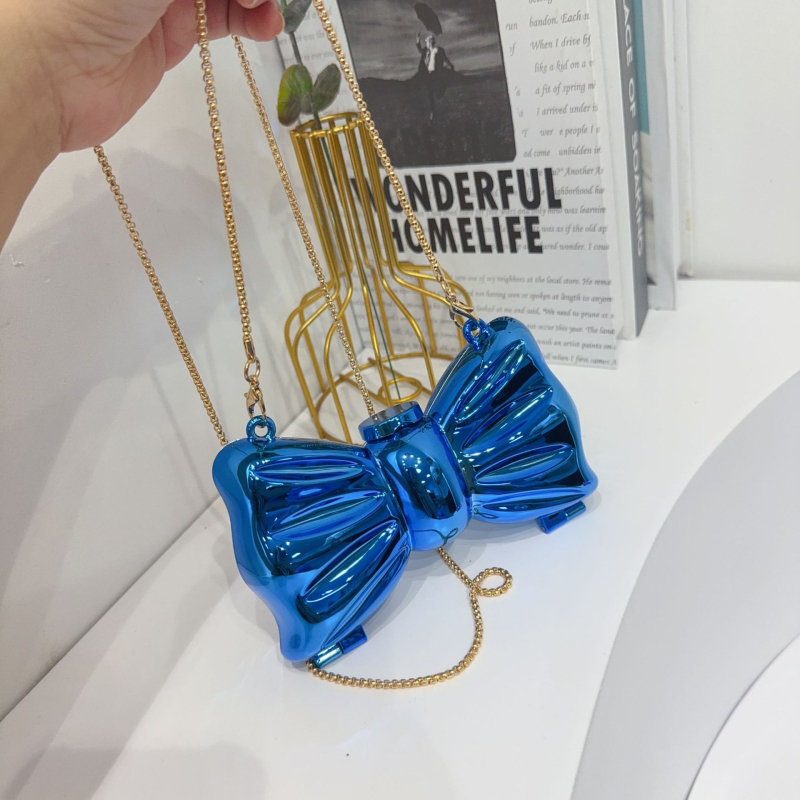 Кръстосана през рамо акрилна чанта с форма на панделка, заключваща се с ключалка и вътрешен джоб за документи