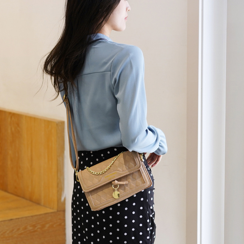 Crossbody torba od PVC materijala, horizontalni kvadratni oblik, zatvaranje na zip, Orange Beans.