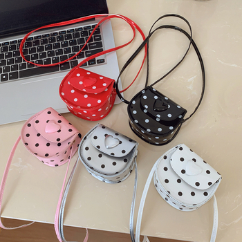 Чантичка през рамо в корейски стил за малки момичета с точков модел и сърце, унисекс, PU материал; подплата полиестер; вълнообразен дизайн; лято 2025