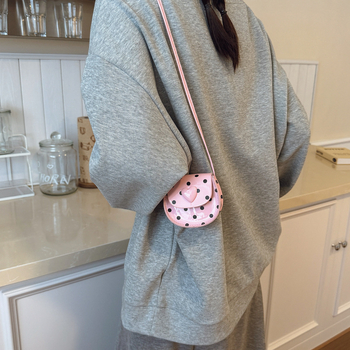 Чантичка през рамо в корейски стил за малки момичета с точков модел и сърце, унисекс, PU материал; подплата полиестер; вълнообразен дизайн; лято 2025