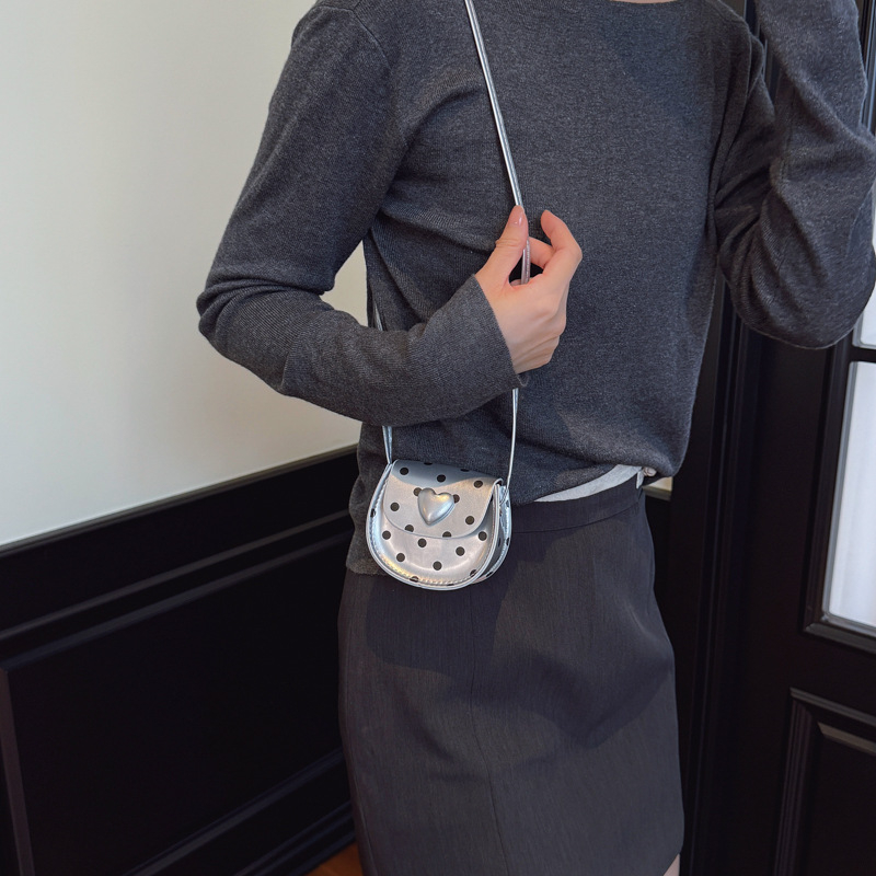 Чантичка през рамо в корейски стил за малки момичета с точков модел и сърце, унисекс, PU материал; подплата полиестер; вълнообразен дизайн; лято 2025