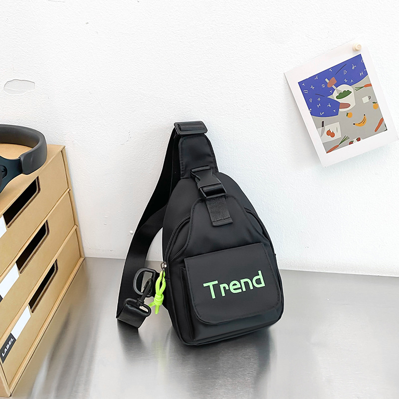 Детска кръстосана чанта – нейлон, дишаща, игрив стил, печат с букви, подходяща за предучилищна възраст