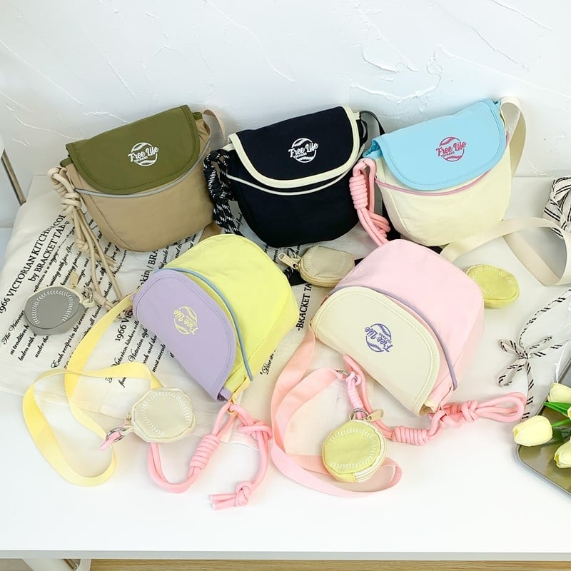 Dječja crossbody torba za vrtić – unisex, proljeće 2025, ulični stil, svakodnevna upotreba; složen materijal, smanjuje opterećenje i podržava kralježnicu.
