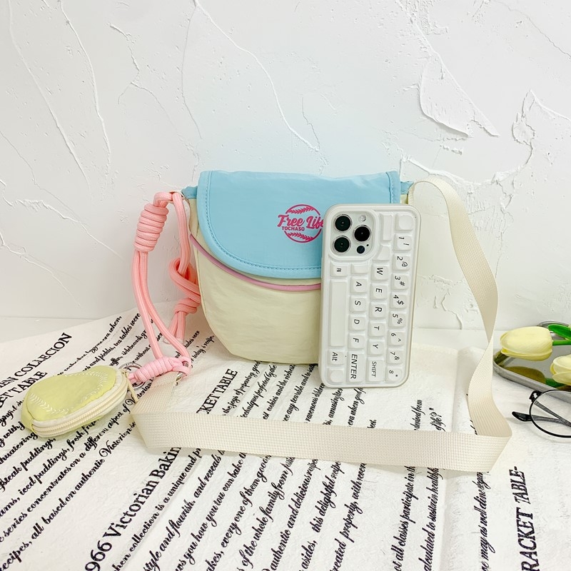 Dječja crossbody torba za vrtić – unisex, proljeće 2025, ulični stil, svakodnevna upotreba; složen materijal, smanjuje opterećenje i podržava kralježnicu.
