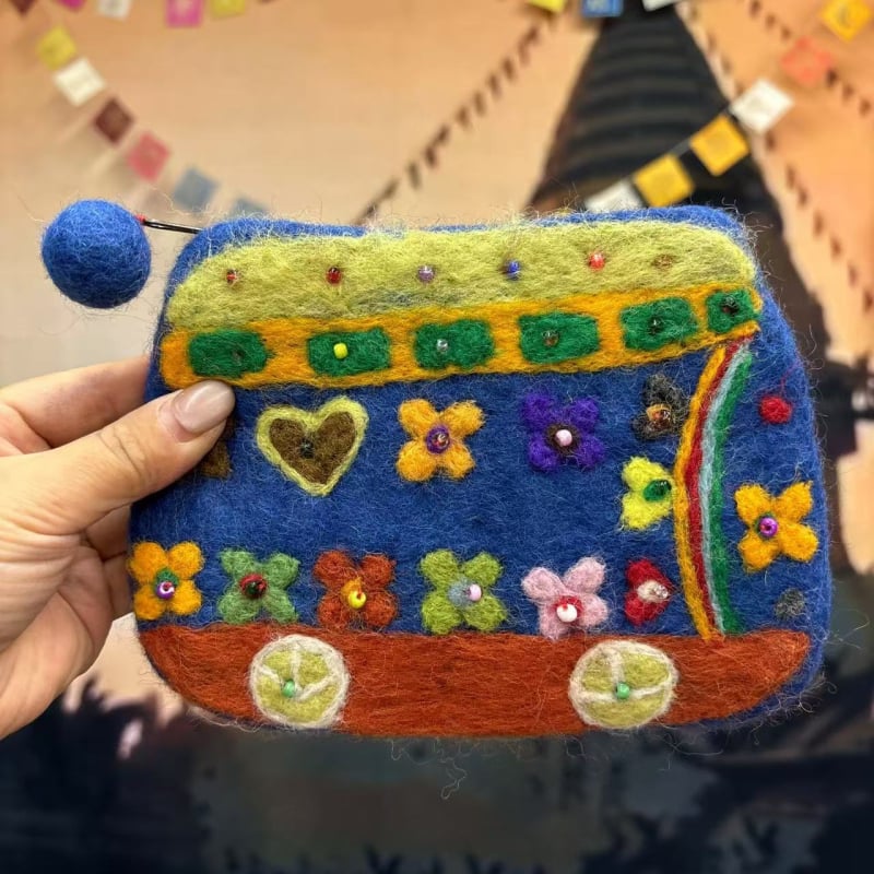 Монетник от вълнен филц с цип-тайник, свеж и сладък стил, дизайн с кола и автобус
