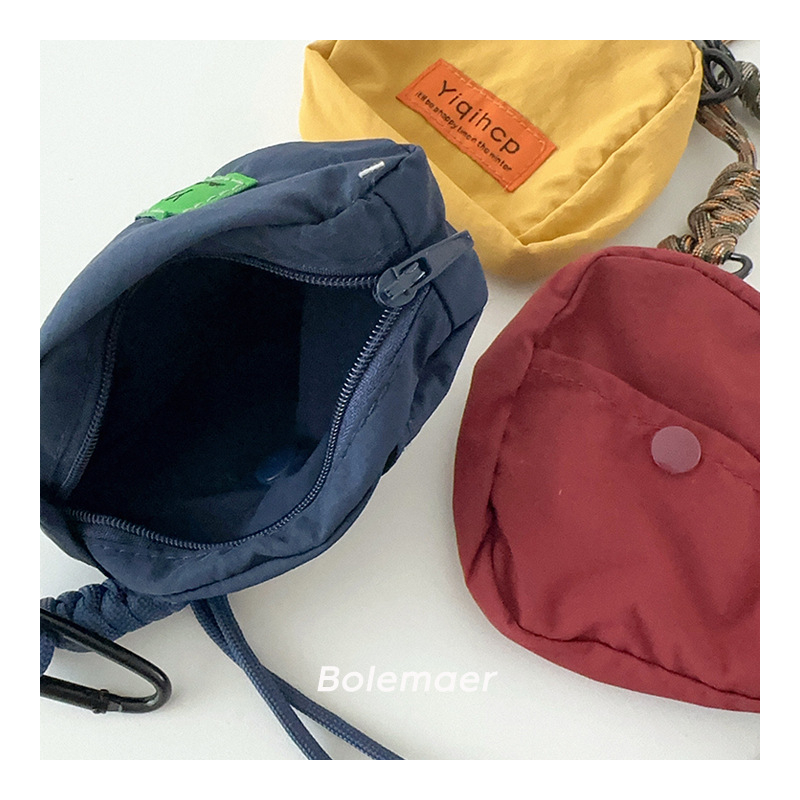 Dječja crossbody torba s personaliziranim dizajnom za ključeve i novčanik, s kaišem za vrat, za djecu predškolske dobi, moderan stil, uzorak slova