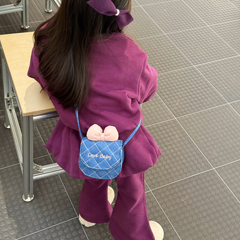 Lányoknak készült PU válltáska pillangócsomóval, hímzett betűkkel, ultra könnyű, anime cartoon minta, 1 hajtásos pénztárca