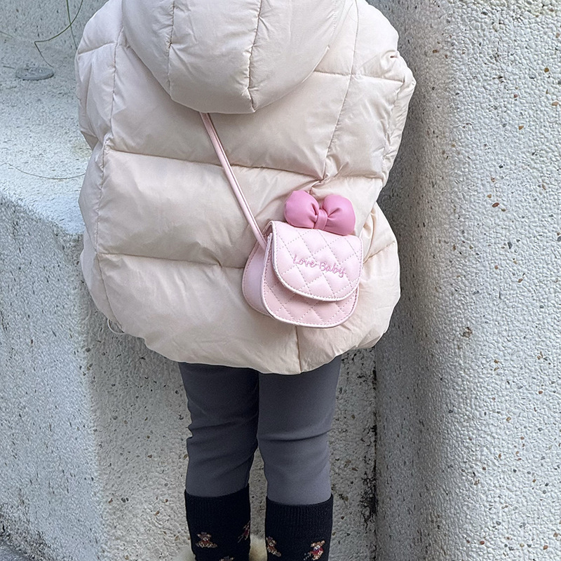 Lányoknak készült PU válltáska pillangócsomóval, hímzett betűkkel, ultra könnyű, anime cartoon minta, 1 hajtásos pénztárca