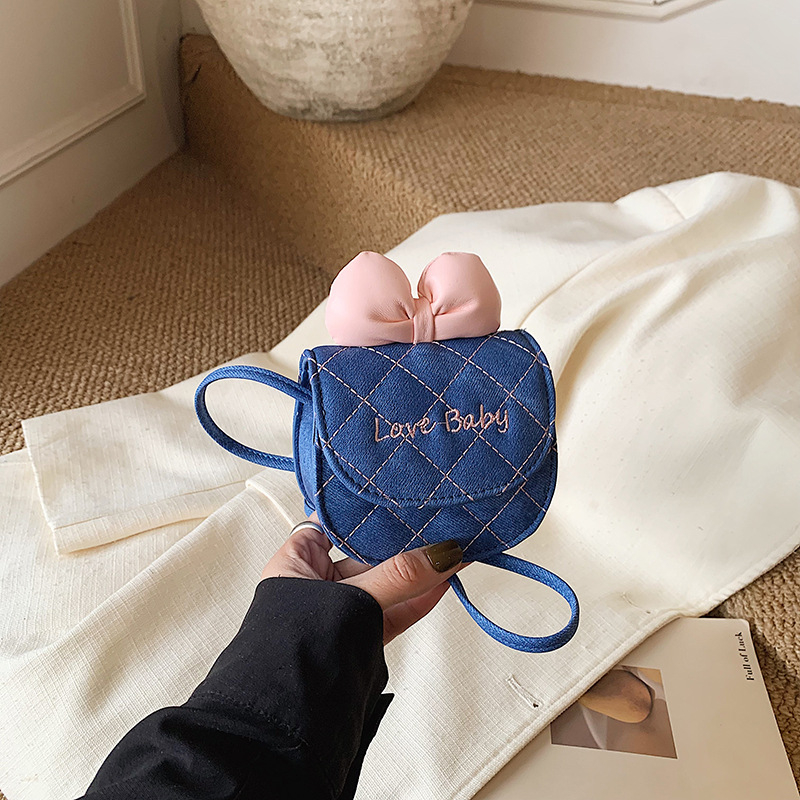 Lányoknak készült PU válltáska pillangócsomóval, hímzett betűkkel, ultra könnyű, anime cartoon minta, 1 hajtásos pénztárca