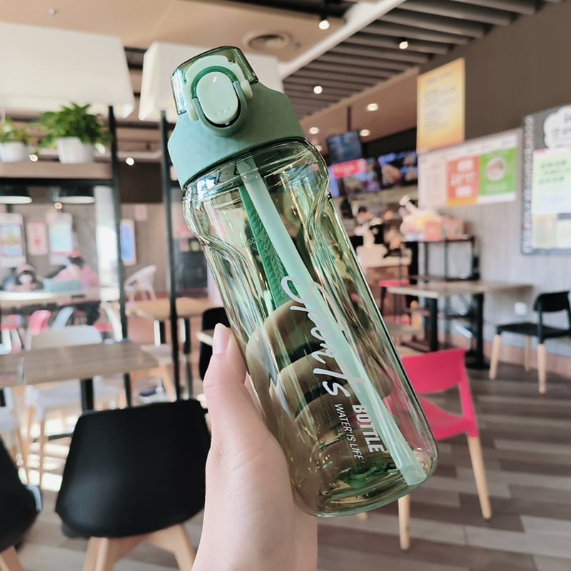 Пластмасова преносима чаша със сламка, спортен стил, капак с едно натискане, материал PC, еднослойна конструкция, тегло около 120 g