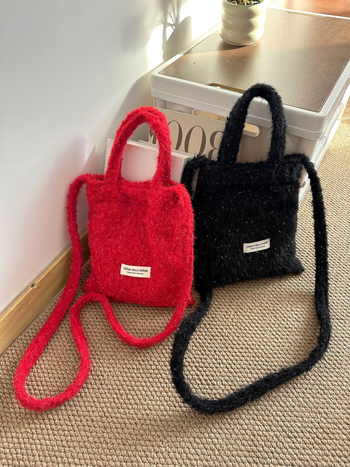 Кросбоди чанта за телефон в корейски стил, плюшена, вертикална квадратна форма, магнитно закопчаване, зима 2025