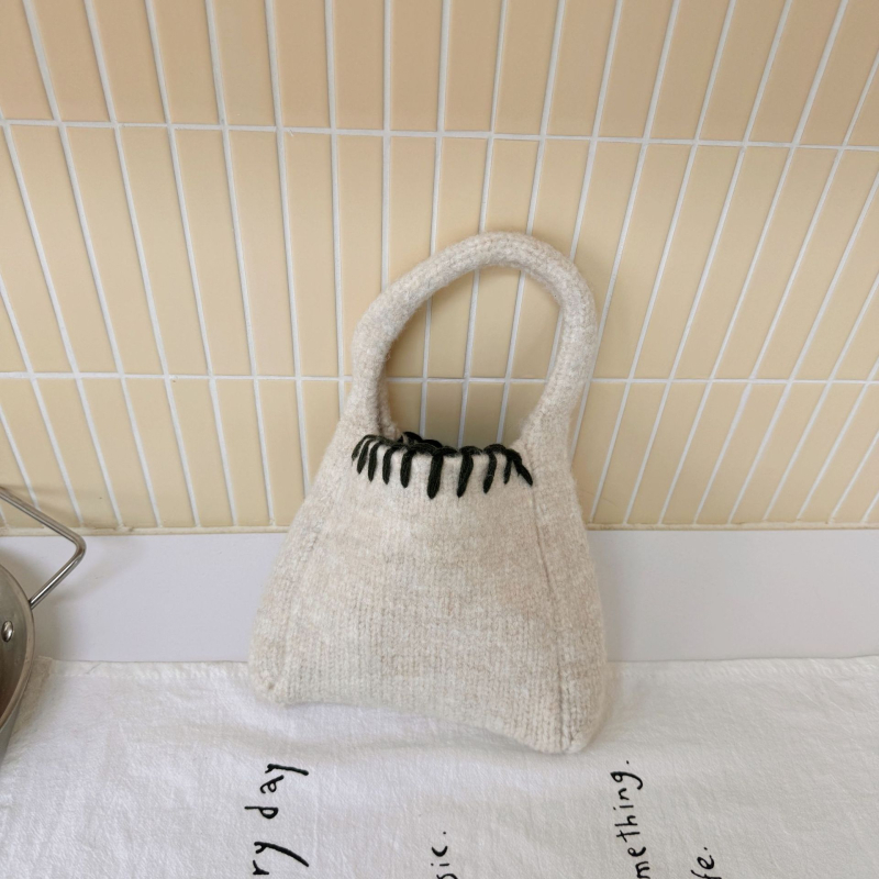 Ръчна чанта в урбанистично минималистичен стил, полиестер, вертикална квадратна форма, горно отваряне, Есен 2025