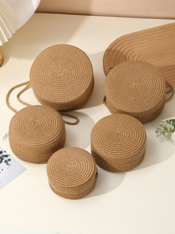 Geantă crossbody din paie, împletită — rotundă pentru plajă, colecția iarnă 2024, pentru utilizare zilnică