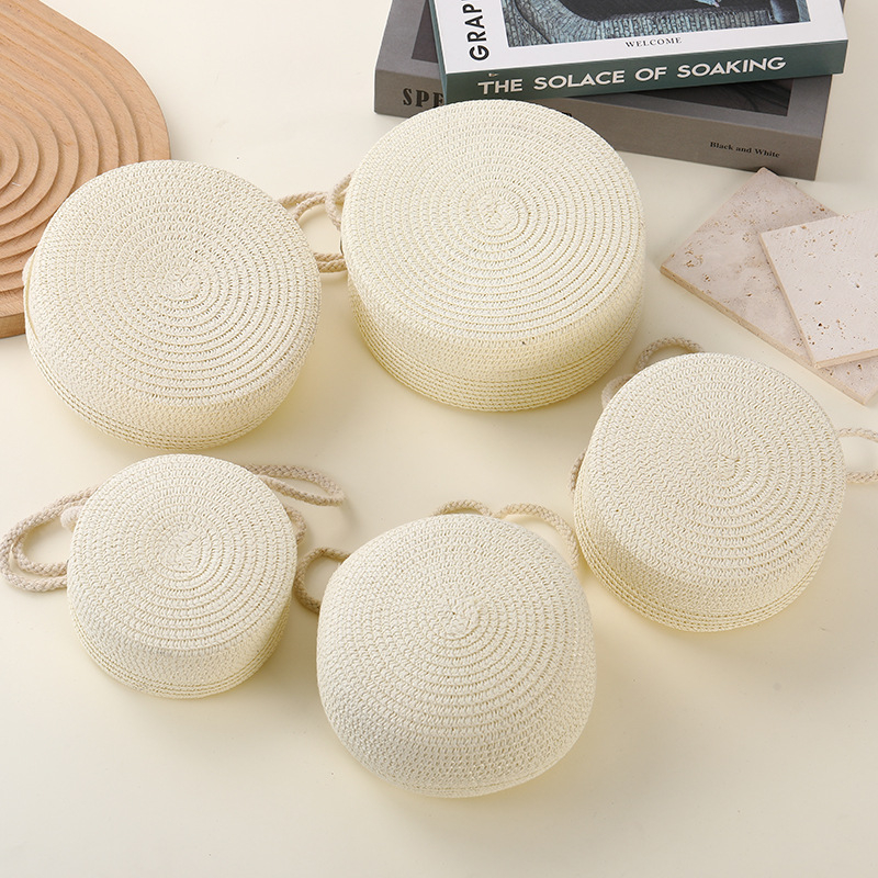 Geantă crossbody din paie, împletită — rotundă pentru plajă, colecția iarnă 2024, pentru utilizare zilnică