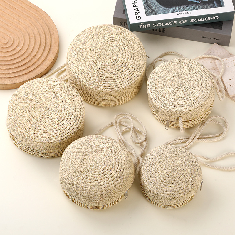 Geantă crossbody din paie, împletită — rotundă pentru plajă, colecția iarnă 2024, pentru utilizare zilnică