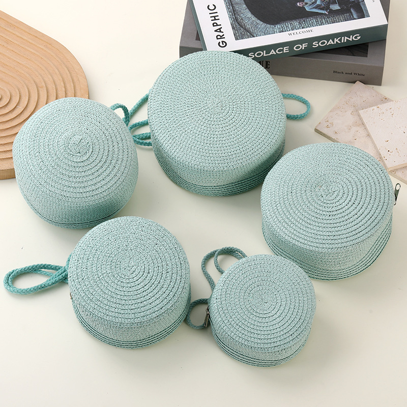 Geantă crossbody din paie, împletită — rotundă pentru plajă, colecția iarnă 2024, pentru utilizare zilnică