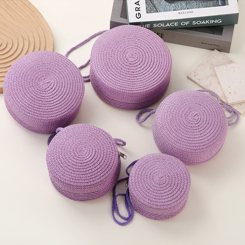 Geantă crossbody din paie, împletită — rotundă pentru plajă, colecția iarnă 2024, pentru utilizare zilnică