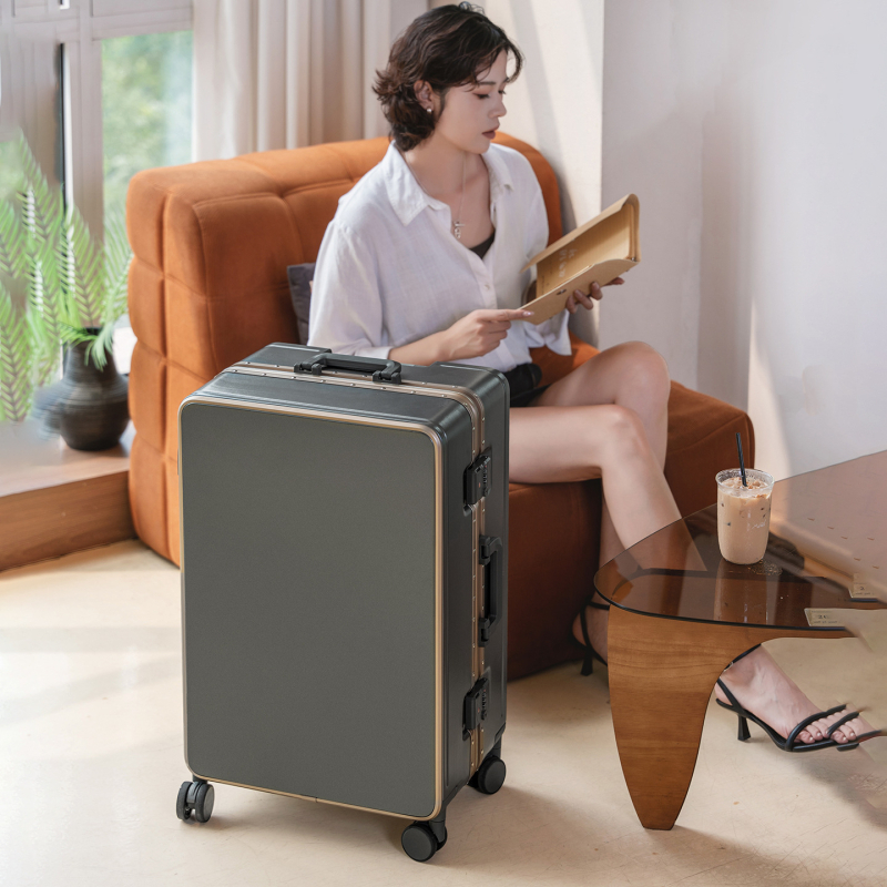 Kofer za putovanje unisex – Veliki kapacitet, PC materijal, Univerzalni kotači, Poliesterna podstava, Težina 4 kg