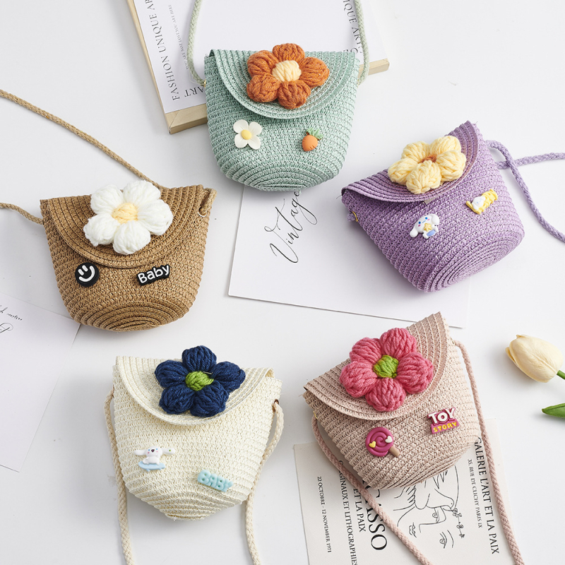 Dječja slamnata crossbody okrugla torbica za djevojčice – vrtić, proljeće 2024, uzorak slova