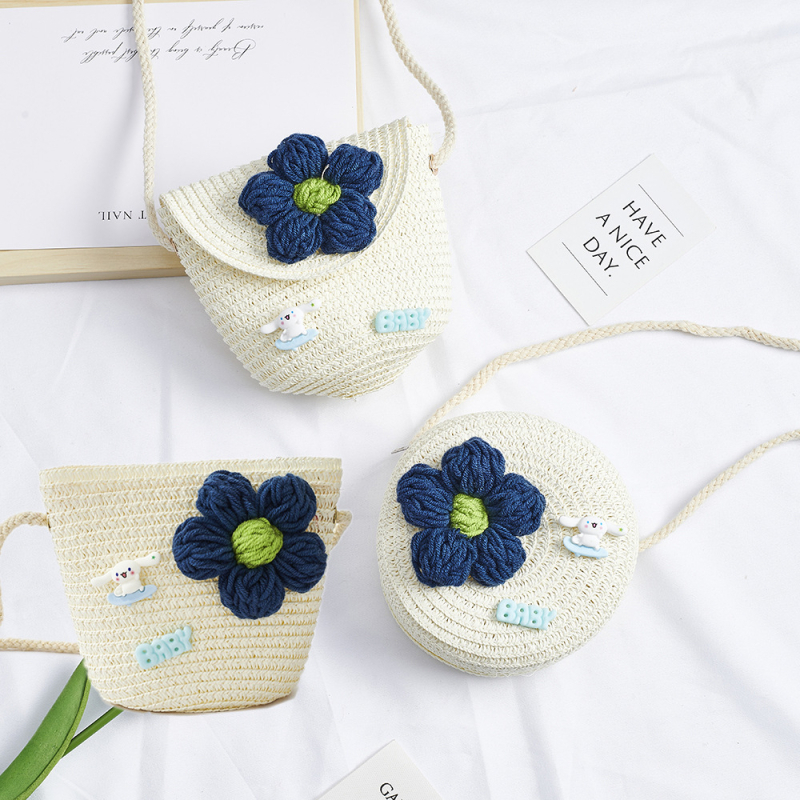 Dječja slamnata crossbody okrugla torbica za djevojčice – vrtić, proljeće 2024, uzorak slova