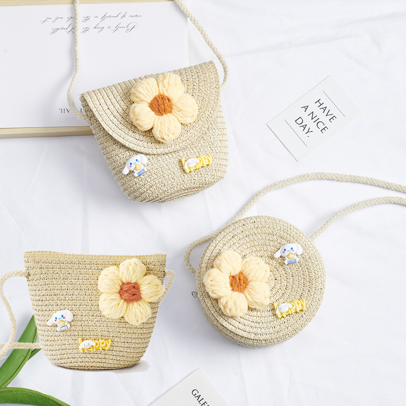 Dječja slamnata crossbody okrugla torbica za djevojčice – vrtić, proljeće 2024, uzorak slova
