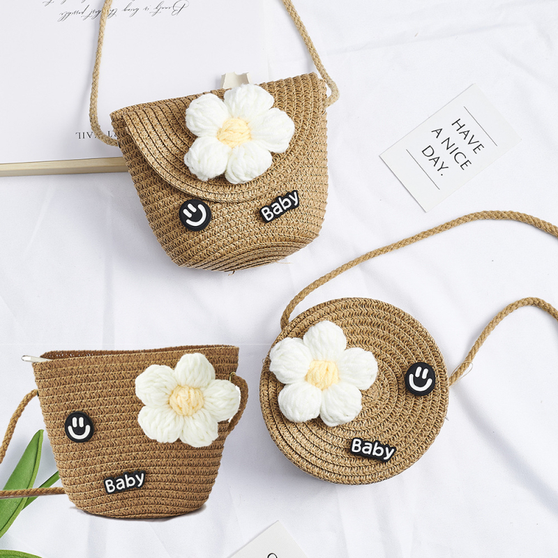 Dječja slamnata crossbody okrugla torbica za djevojčice – vrtić, proljeće 2024, uzorak slova