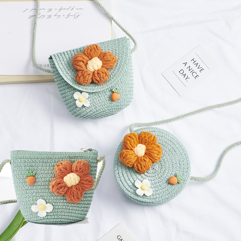 Dječja slamnata crossbody okrugla torbica za djevojčice – vrtić, proljeće 2024, uzorak slova