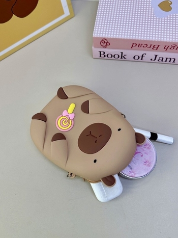 Capybara silikonová taška cez rameno pre dievčatá a deti, kreslený zvierací vzor, unisex skladovací doplnok, predškolský vek, jar 2025