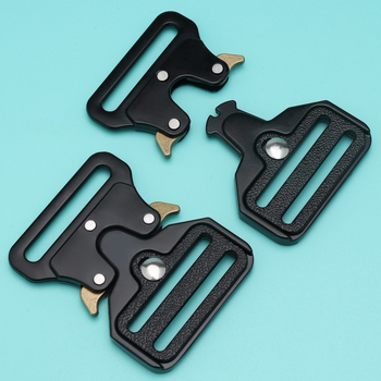 Αγκράφα ζώνης για τσάντες: Cobra-αγκράφα από κράμα ψευδαργύρου, street style, άνοιξη 2025