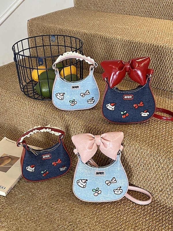 Ženska PU crossbody torba s izvezenim leptirovim uzlom, crtani motiv, ultra lagana, podstava poliester