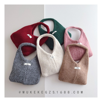 Dječja pletena torba, materijal pletenina, lagana, jednobojni uzorak, dječji i slatki stil