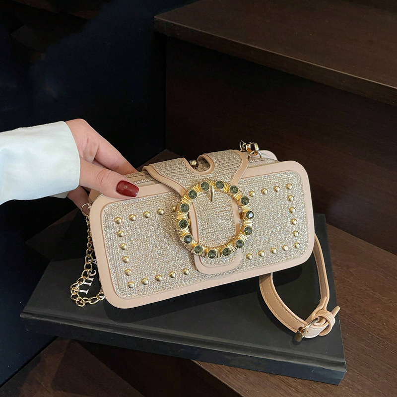 Кроссбоди чанта със синджир – ретро стил, хоризонтална квадратна форма, PU кожа, заключващ механизъм, вътрешни джобове за телефон и лична карта, подплата полиестер